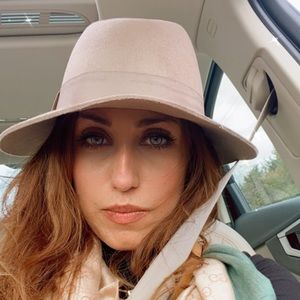 Meet your Posher, Sana